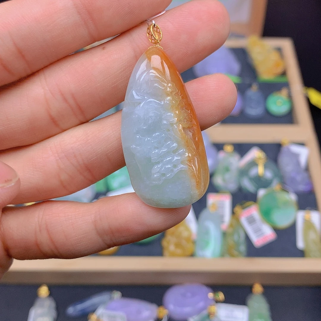 翡翠颈饰18K金镶嵌翡翠