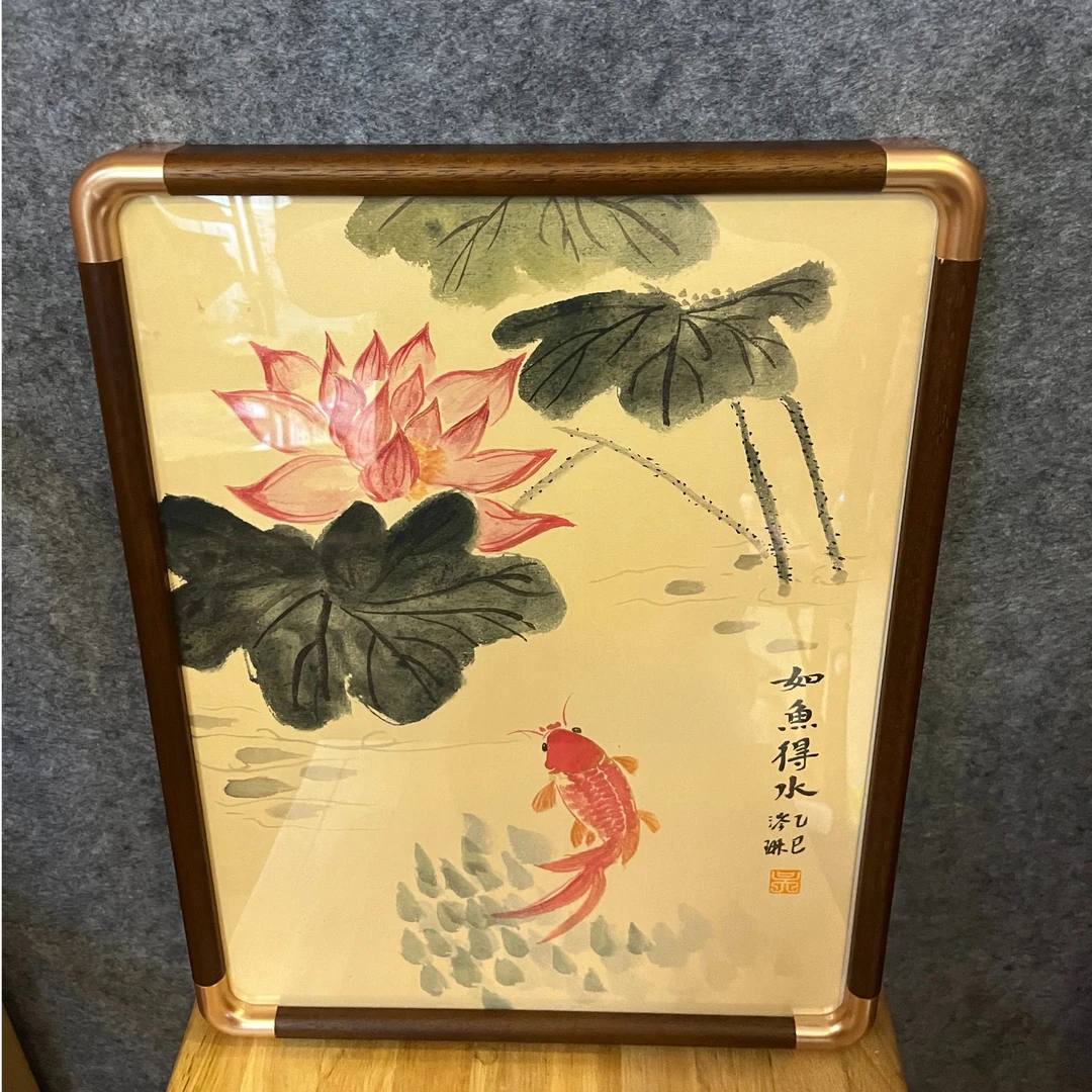 《如鱼得水》胡桃木框国潮氛围感艺术摆件42.5*32.5CM