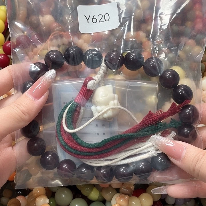 白玉菩提手串浮**梦Q手持一个y620