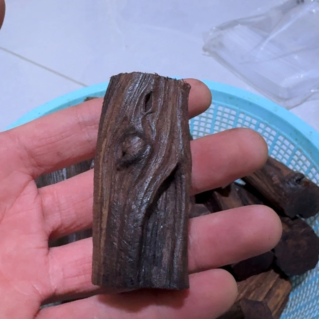 藤类满油降真香手把件