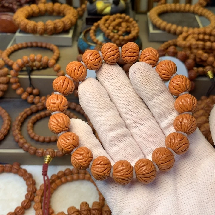 秦***人手串桃核秦岭龙纹