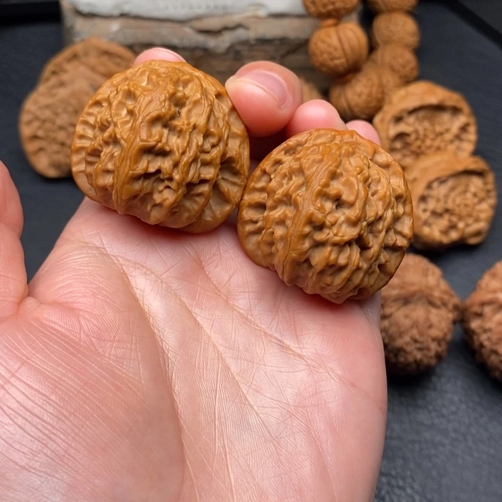 桃核把件用****3尺寸36白狮子