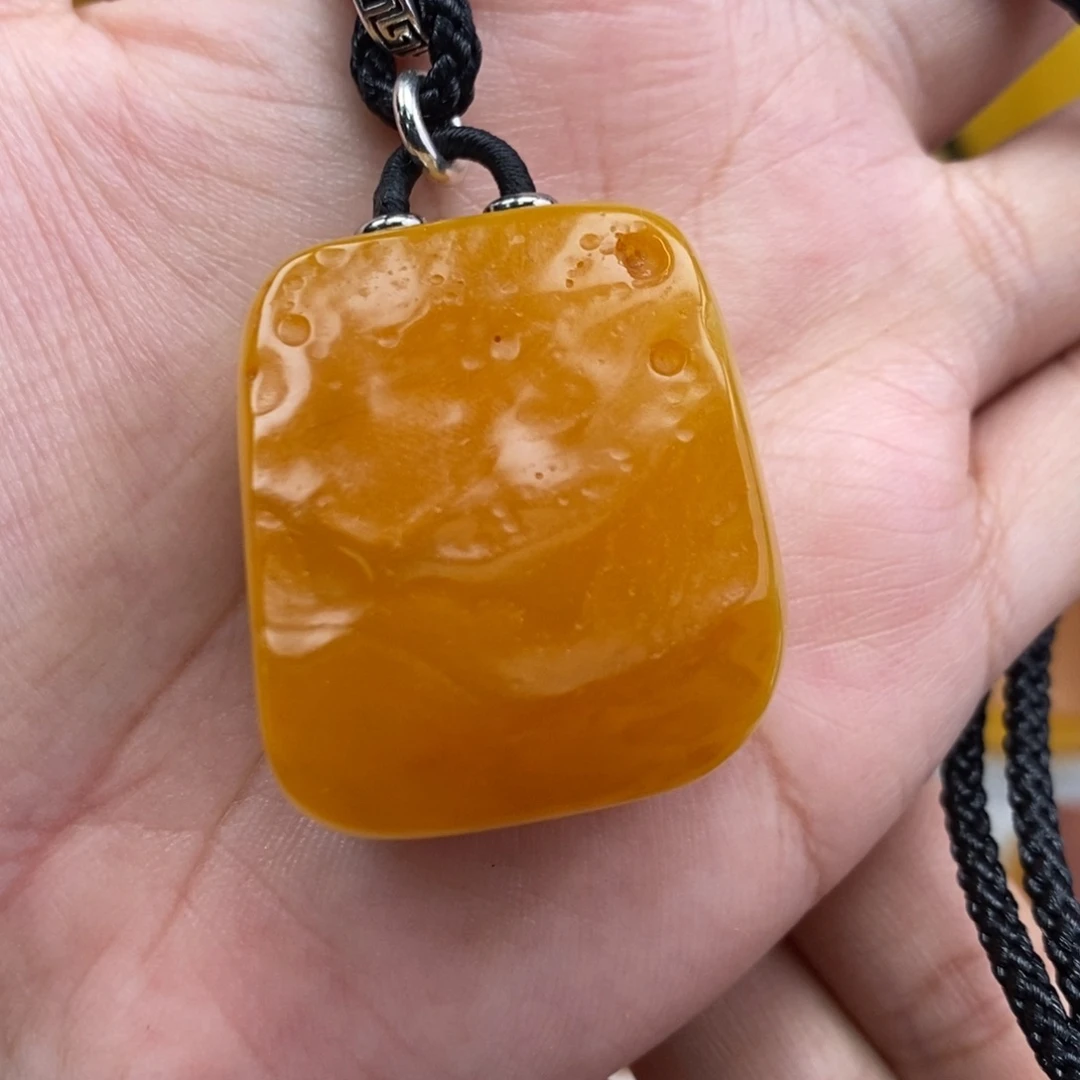 琥珀吊坠(赠链)未镶嵌