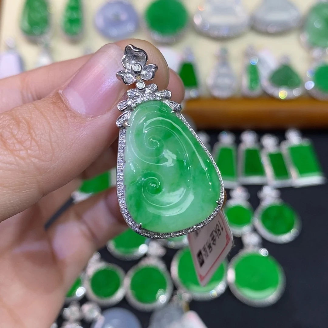 翡翠吊坠(不含链)18K金镶嵌