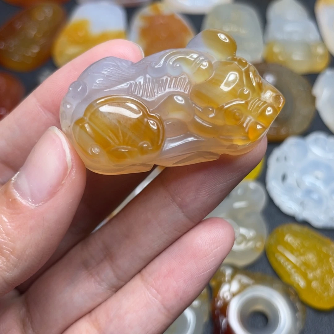 用***金玛瑙/玉髓未镶嵌颈饰