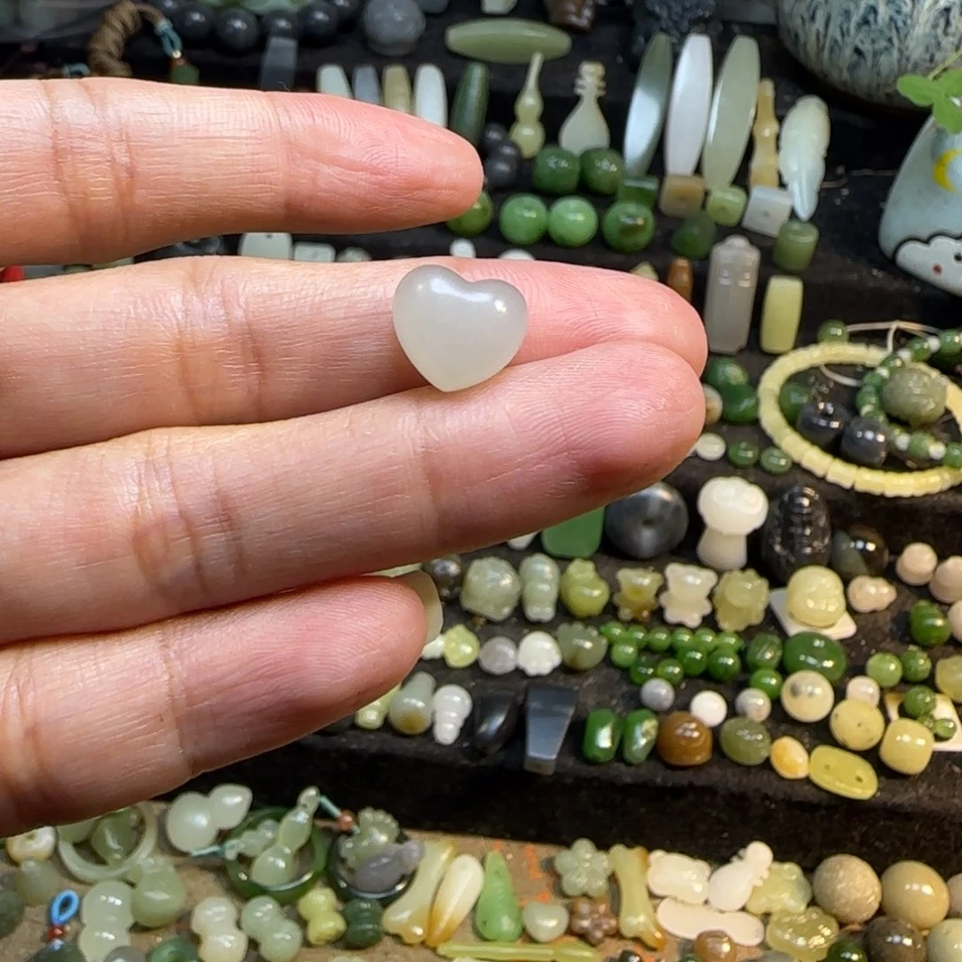 和田玉未镶嵌颈饰F***n打孔不支持退货