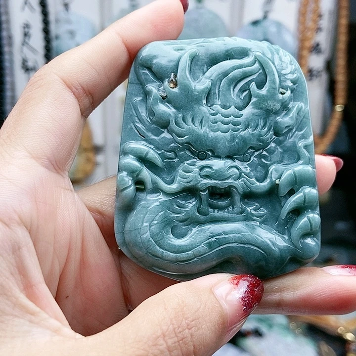 颈饰足铂镶嵌翡翠翡翠