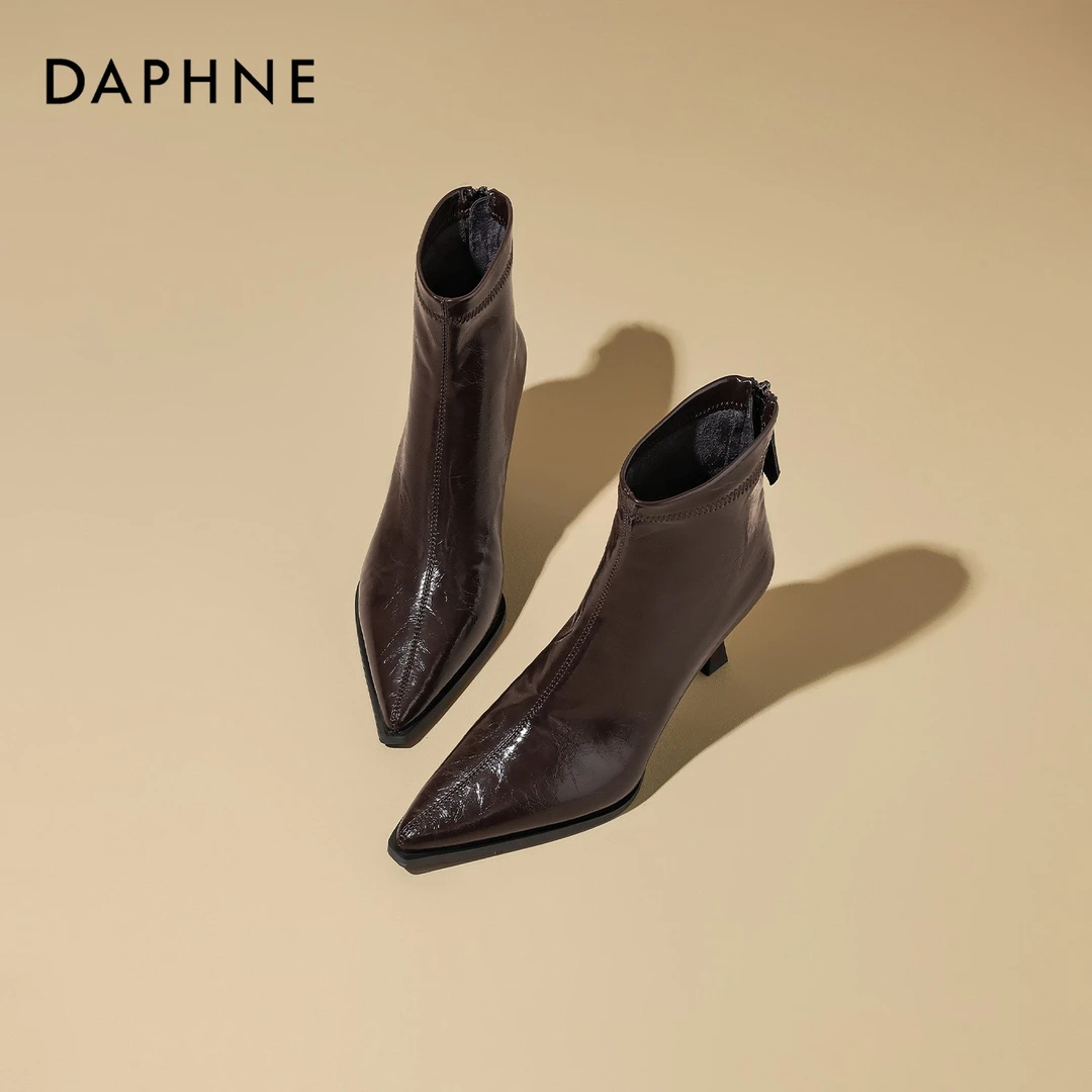 达芙妮2025新款尖头高跟短靴女秋季时尚气质瘦瘦靴女增高时装靴子