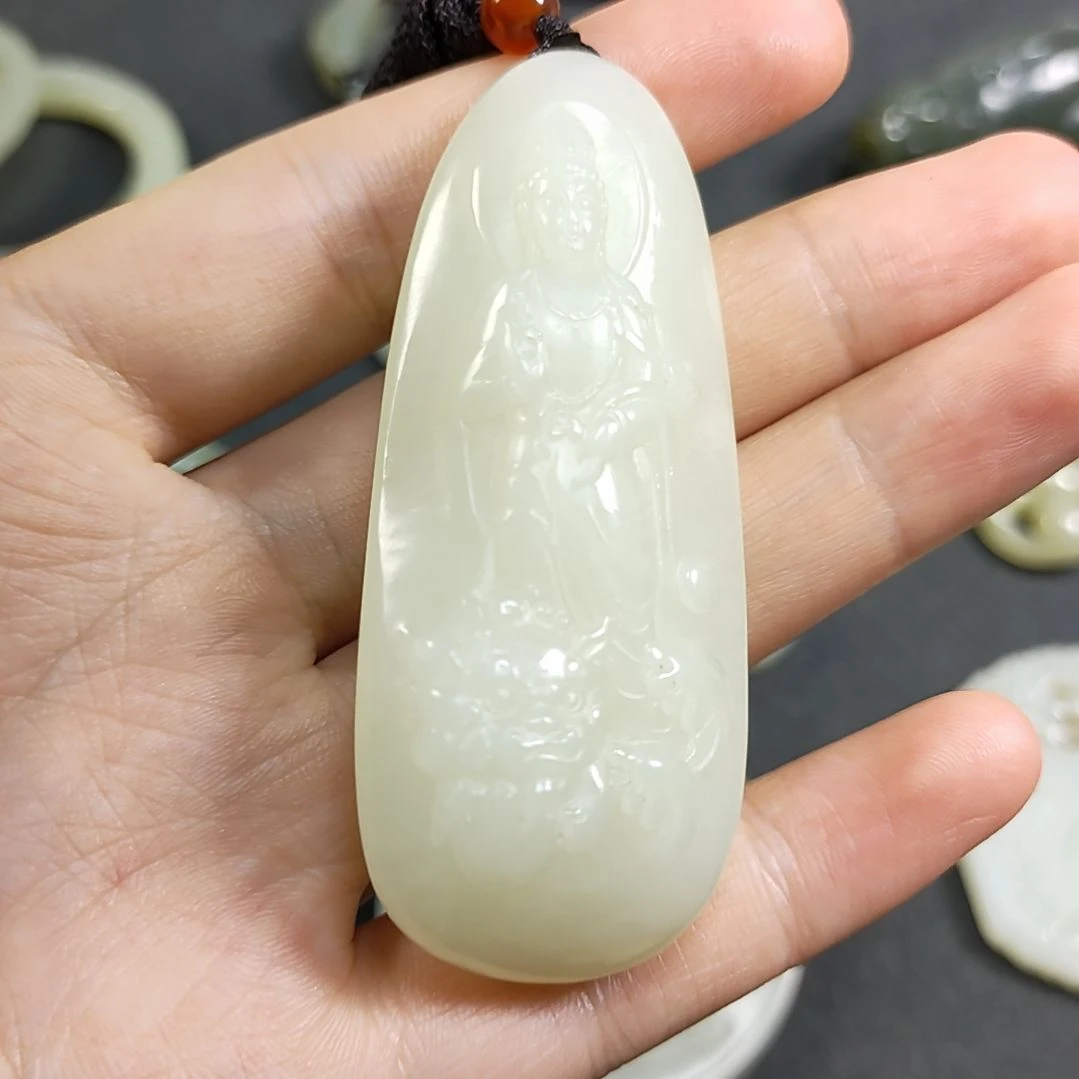 …***…和田玉未镶嵌颈饰