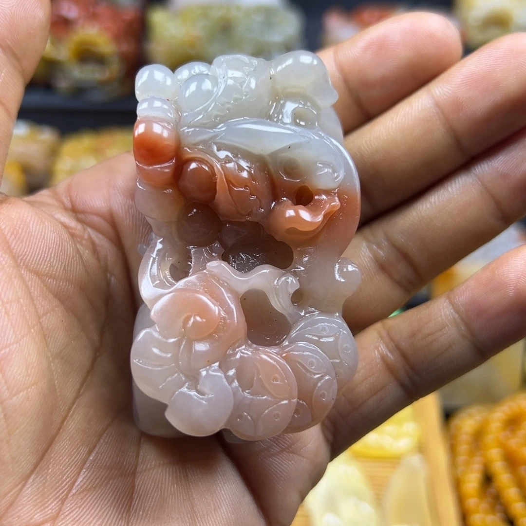 未镶嵌石英质玉（黄龙玉）手把件