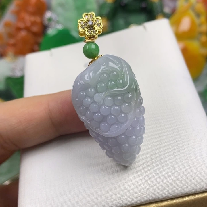 翡翠未镶嵌吊坠(赠链)