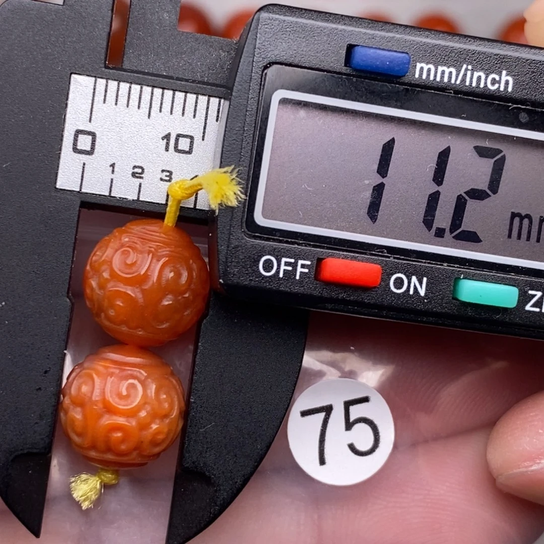 南红玛瑙未镶嵌配饰有瑕疵