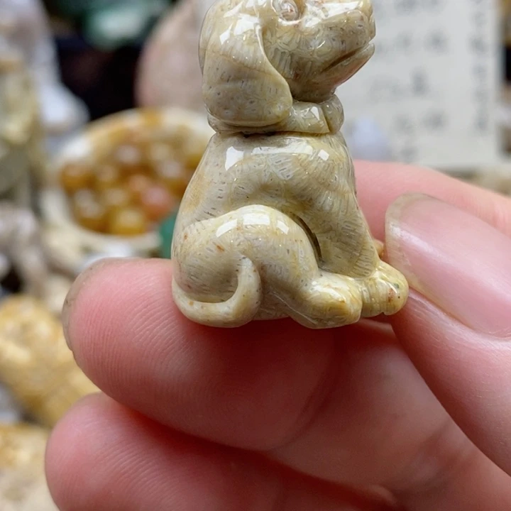 石英质玉未镶嵌颈饰