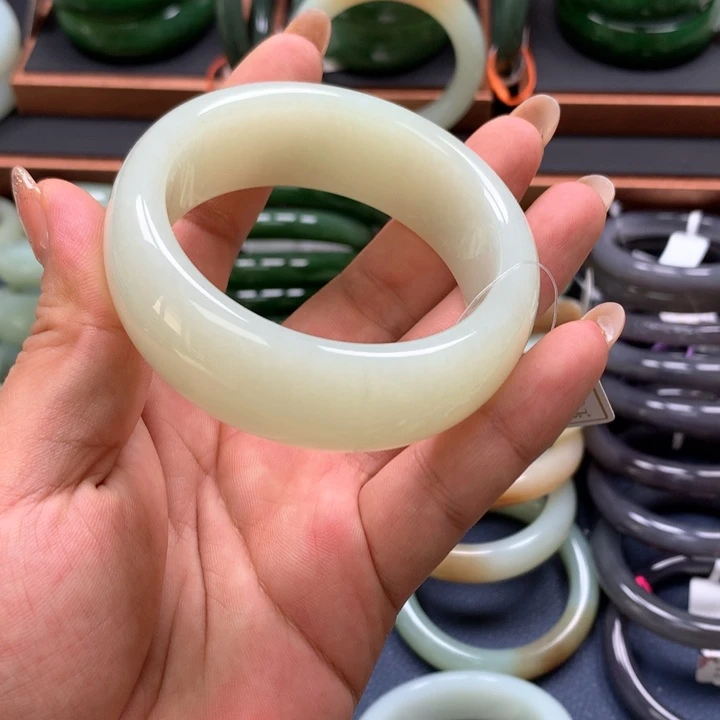 【闪购商品】未镶嵌手镯和田玉