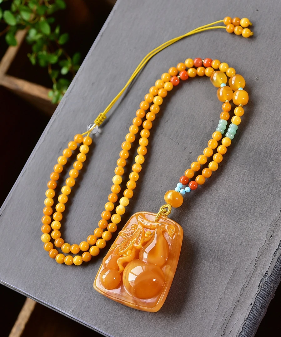 天然俄料糖色蜜蜡葫芦牌吊坠项链、满蜜满蜡 质感浓厚光泽油润油亮