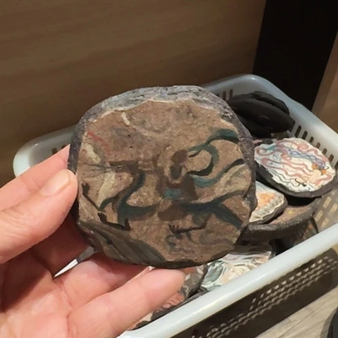 尤*利手工制作各种精美陶瓷