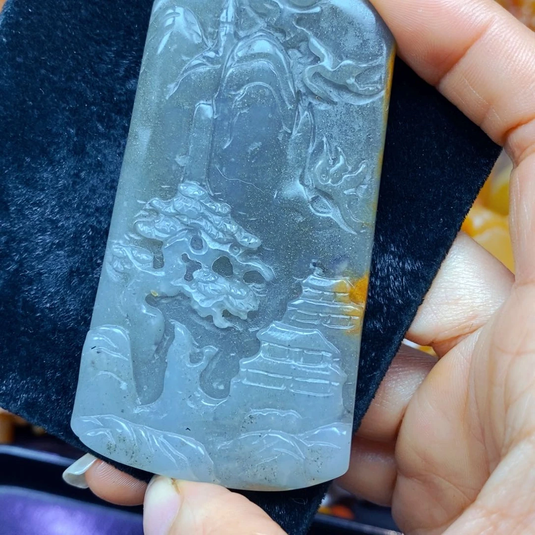 未镶嵌石英质玉（黄龙玉）颈饰