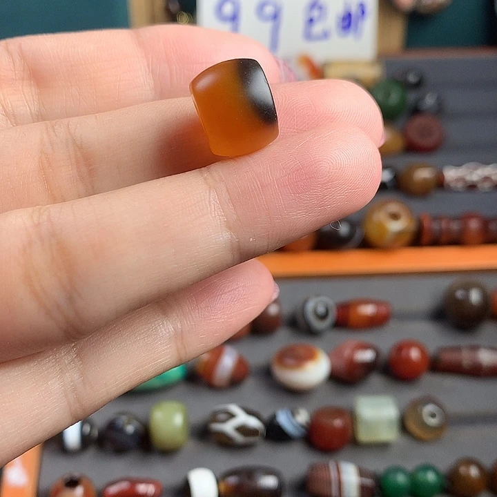 玛瑙/玉髓未镶嵌珠宝半成品吴**昊