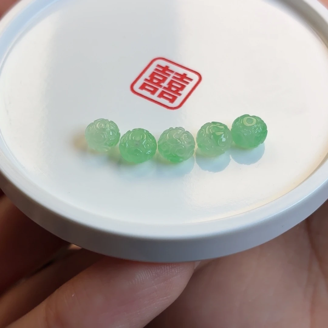翡翠散珠浮雕鼓珠五颗