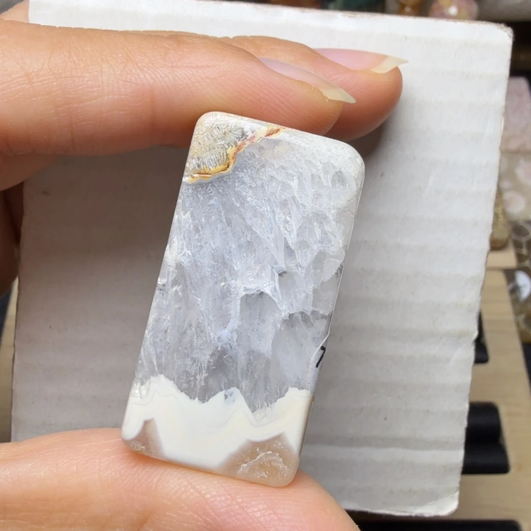 石英质玉未镶嵌三合一，像瀑布