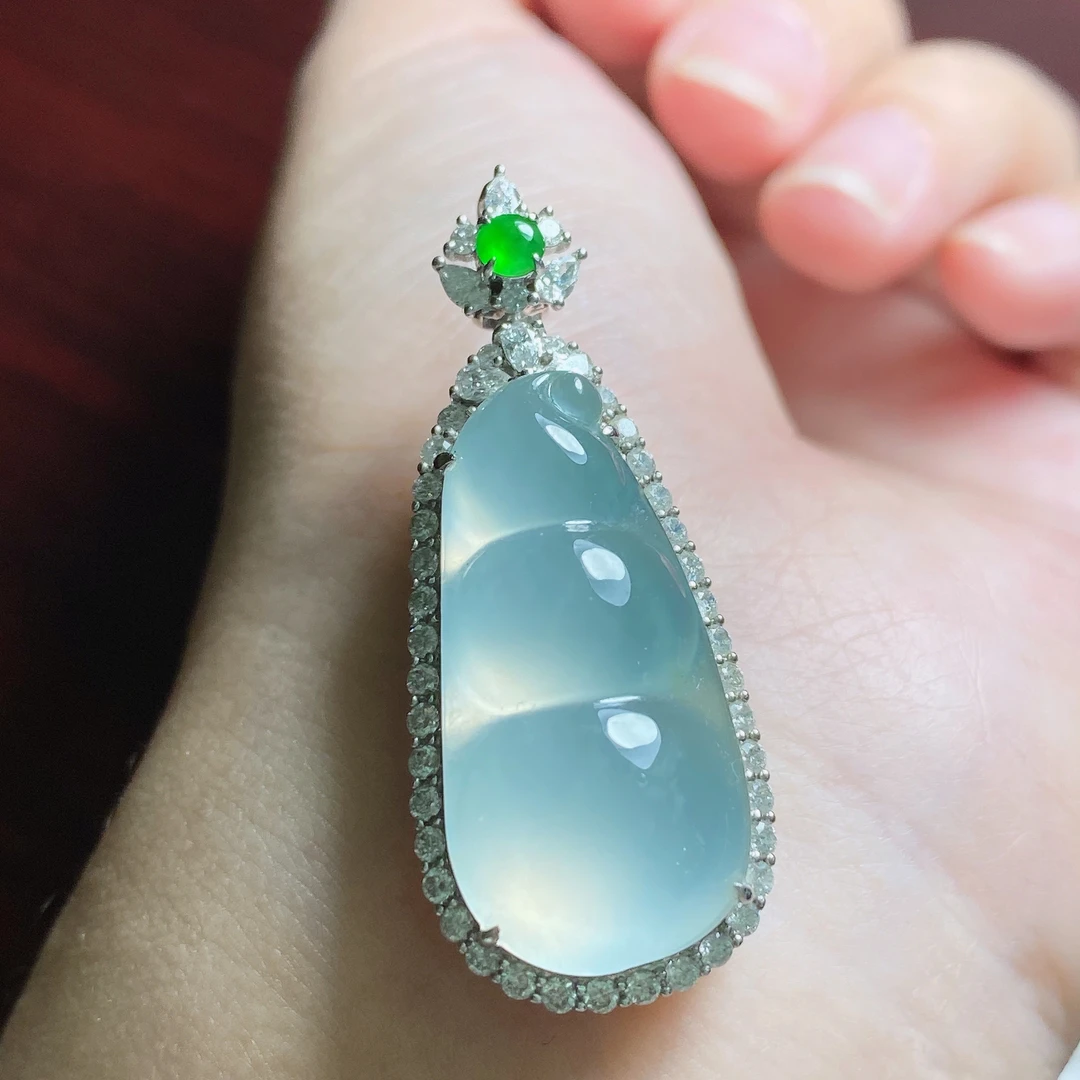 天然缅甸翡翠A货18k伴钻冰种起光翡翠福豆精品吊坠40.4*16.5*11.7