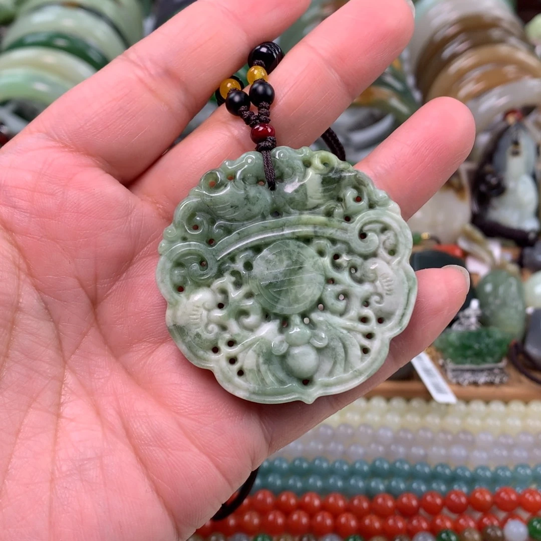 岫玉未镶嵌颈饰吊坠