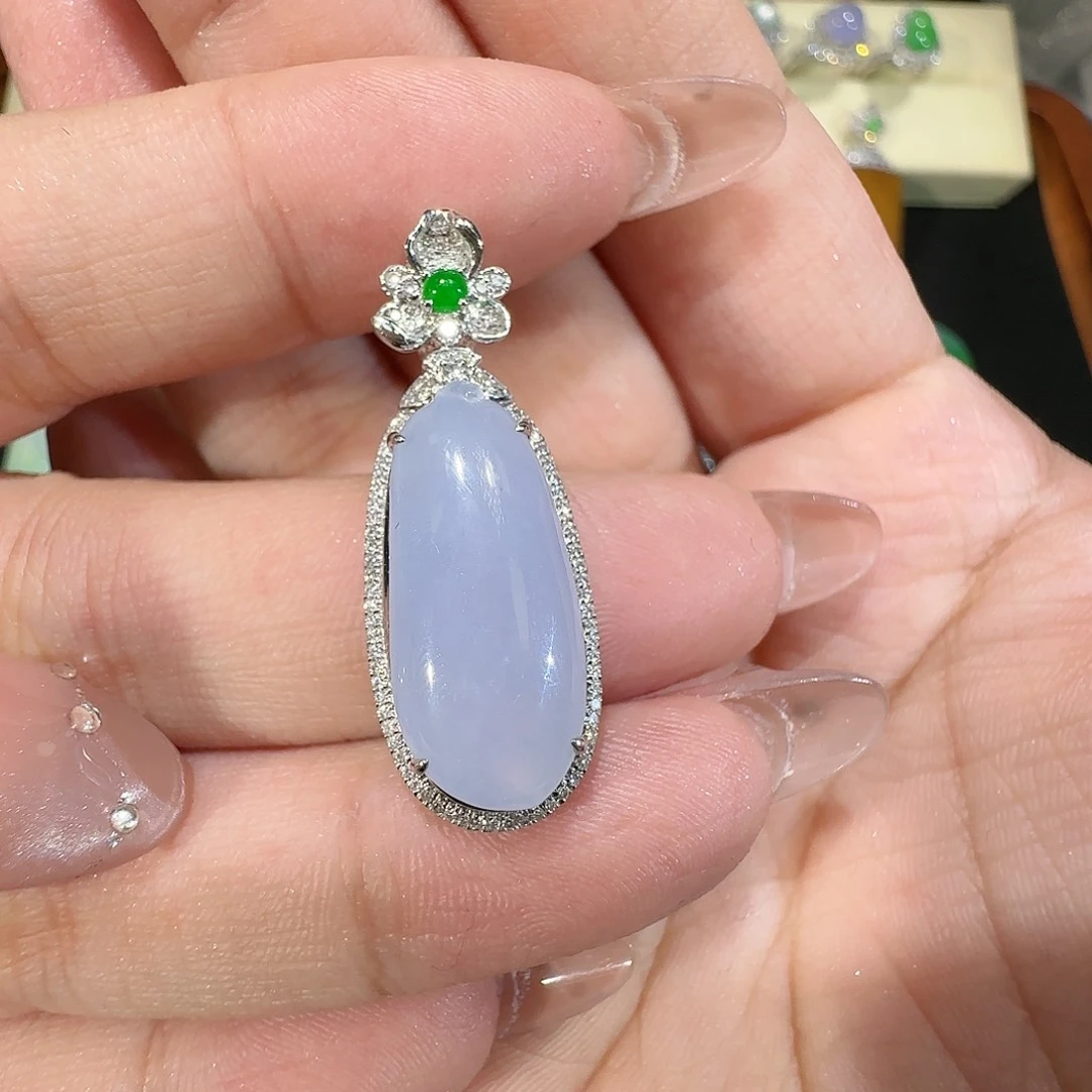 【闪购商品】颈饰18K金镶嵌翡翠