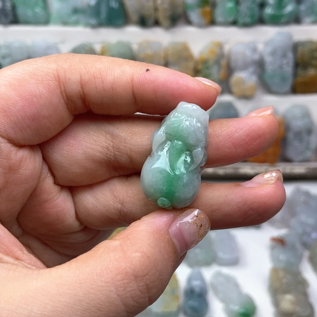 小***庆翡翠未镶嵌吊坠(赠链)