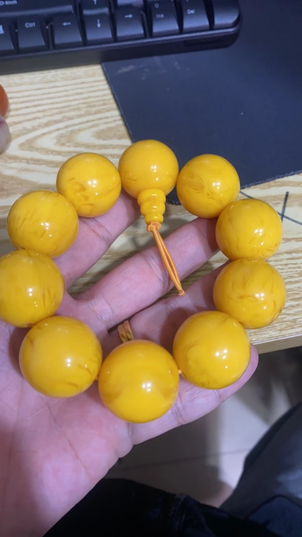 B478   鸡油黄飘花蜜手串