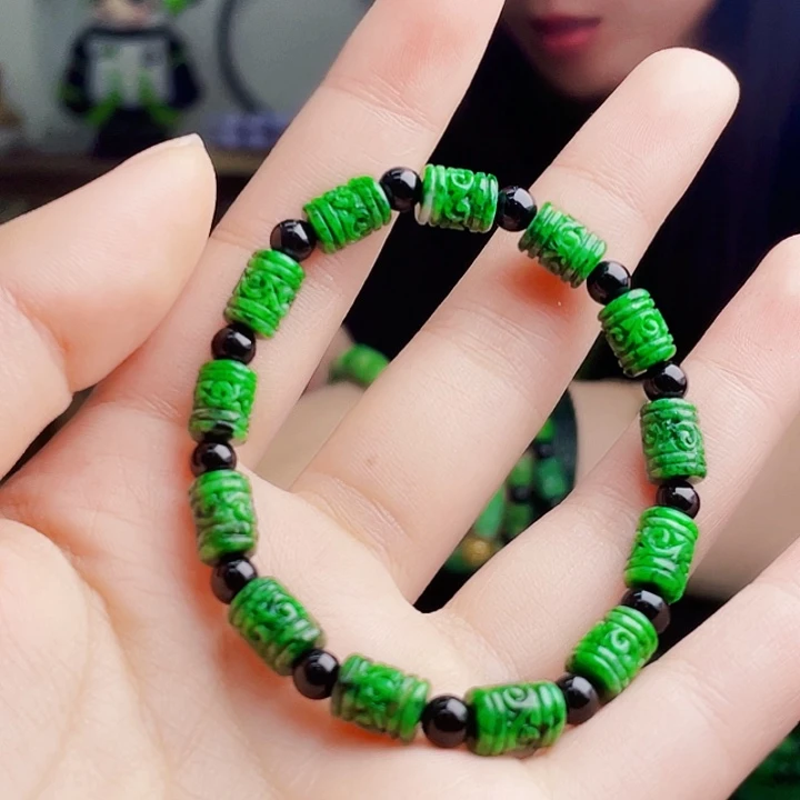 翡翠未镶嵌颈饰多样性