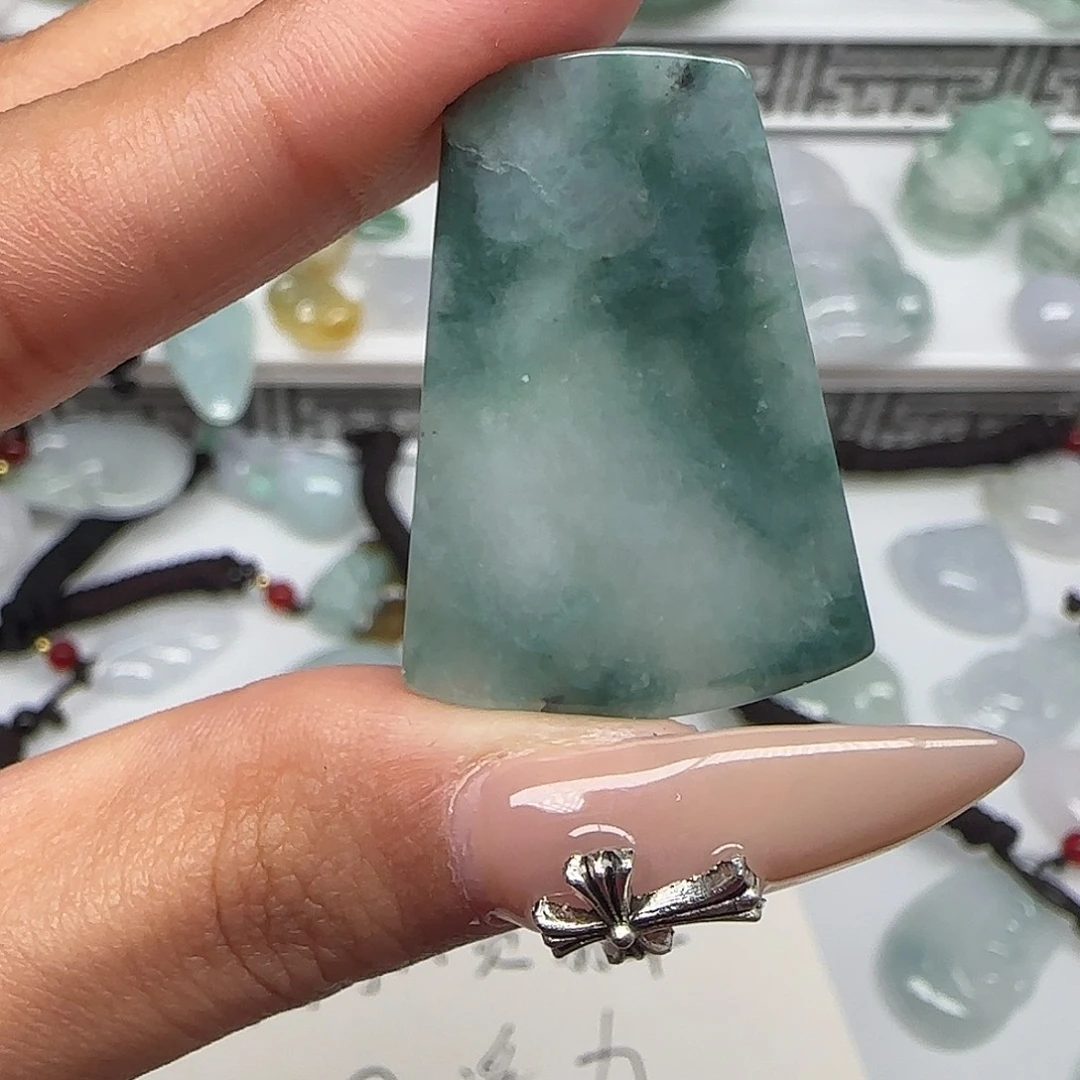 翡翠未镶嵌颈饰98