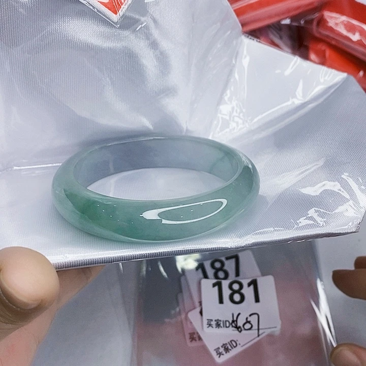 翡翠未镶嵌手镯一图一物实物为准（微瑕处理）