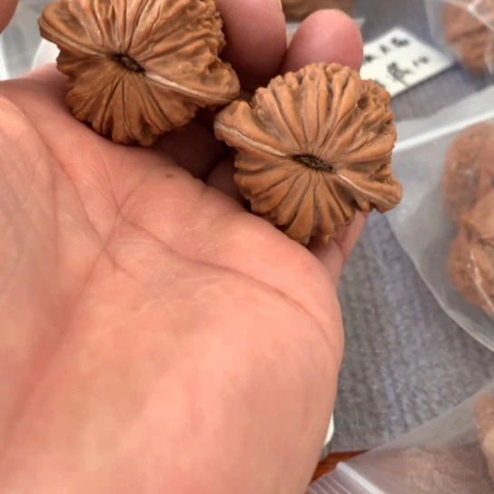 文玩核桃吊坠猴*楼子红