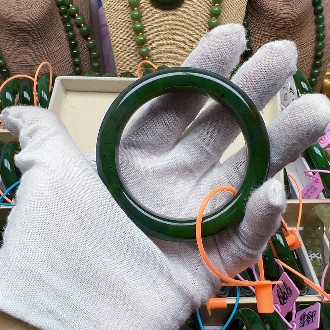 和田玉未镶嵌手镯