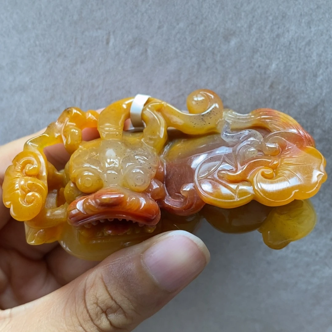 用***7未镶嵌石英质玉（黄龙玉）颈饰