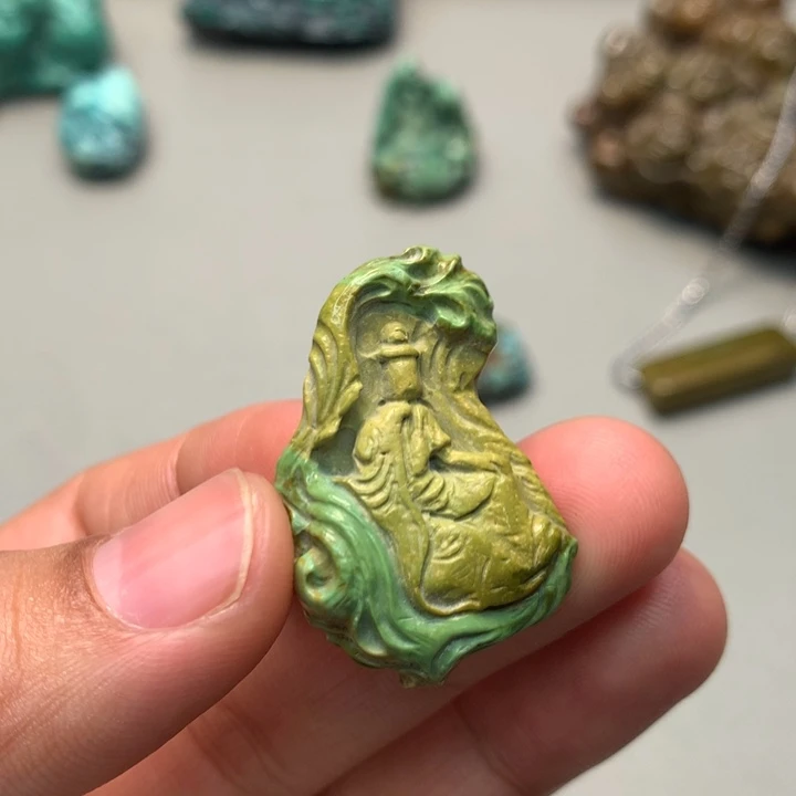 绿松石未镶嵌颈饰