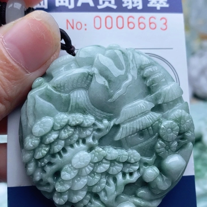 翡翠未镶嵌颈饰一