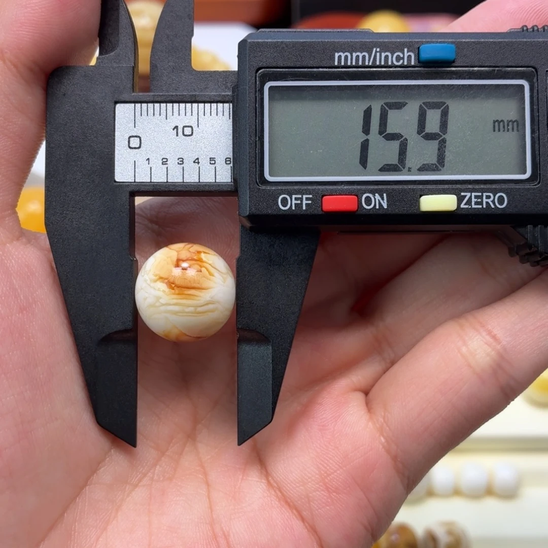 琥珀未镶嵌珠宝奇石乌料沁白虎皮纹圆珠15.9mm