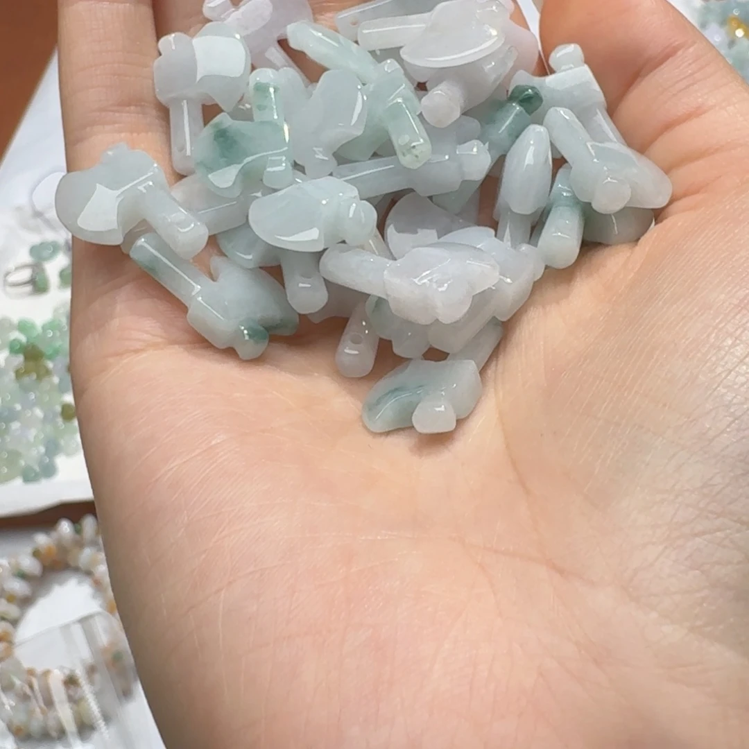 未镶嵌挂件翡翠福利1个，不包邮，拍一单邮费发货