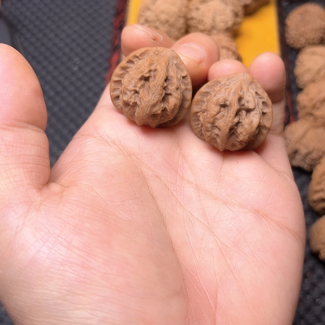 文玩核桃吊坠蝴蝶