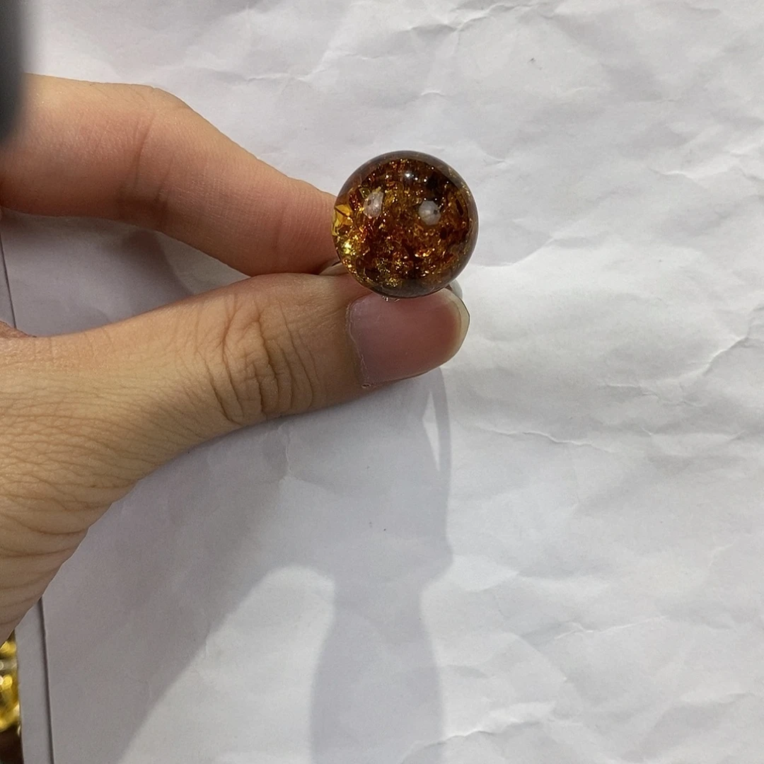 琥珀未镶嵌颈饰多人