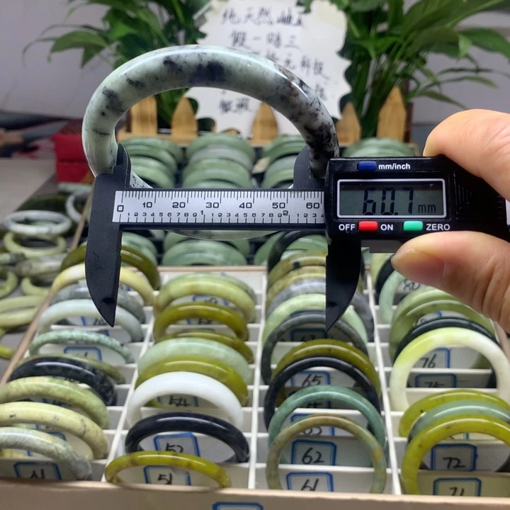 蛇纹石玉未镶嵌手镯60