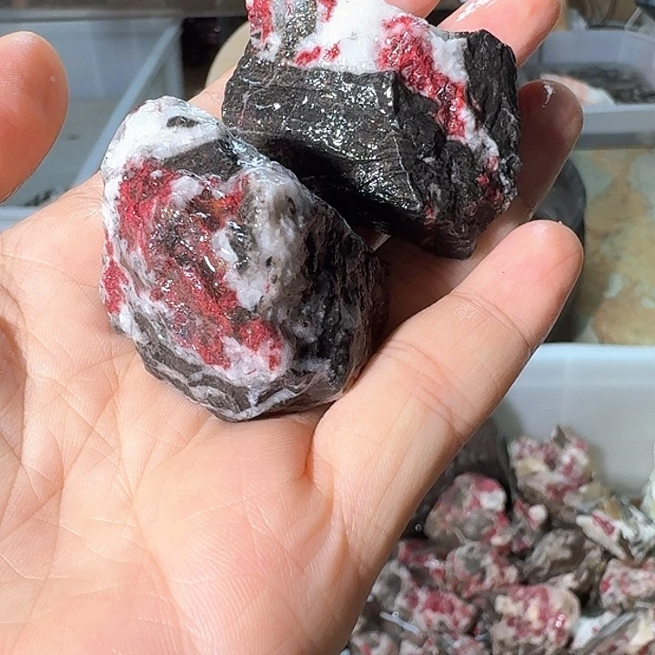 梓***辰天然辰砂天然朱砂原石74克