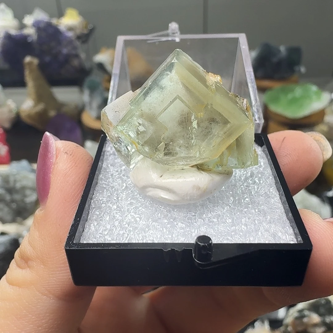 石材萤石盒子矿摆件