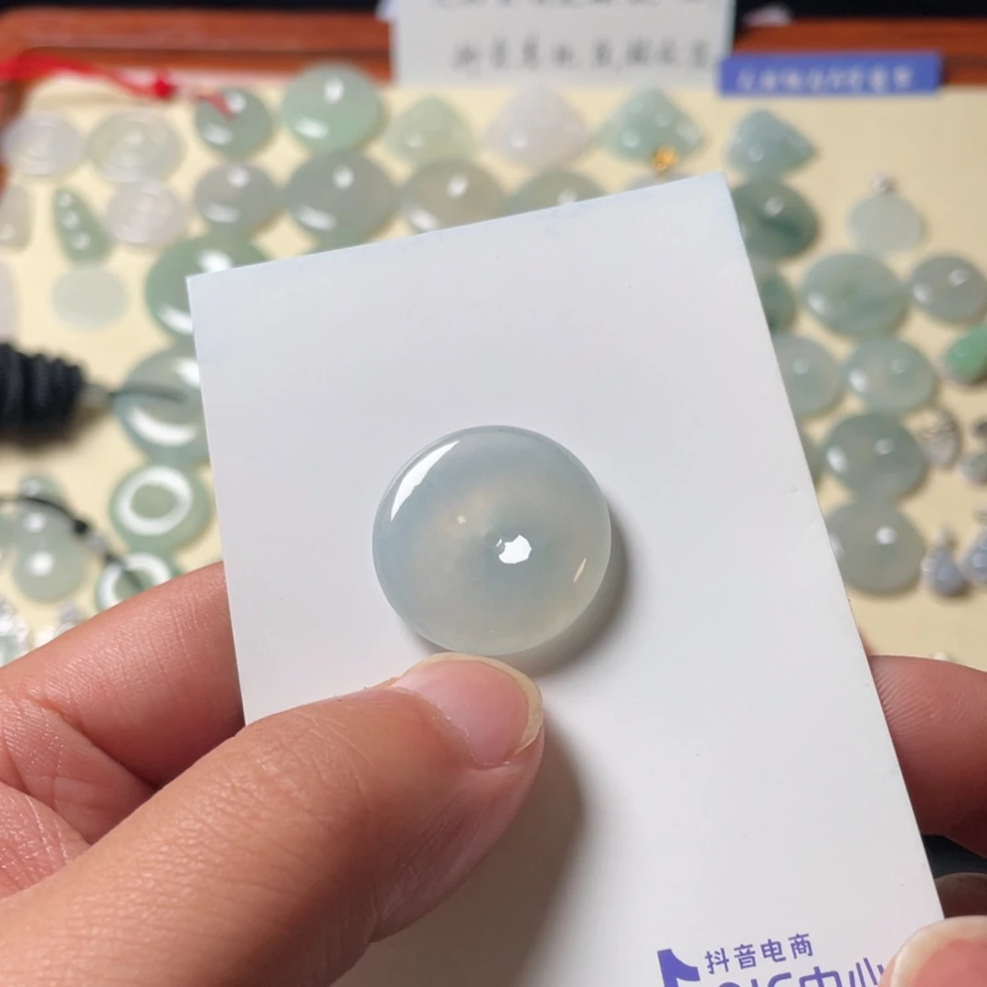 翡翠未镶嵌颈饰55678888556778