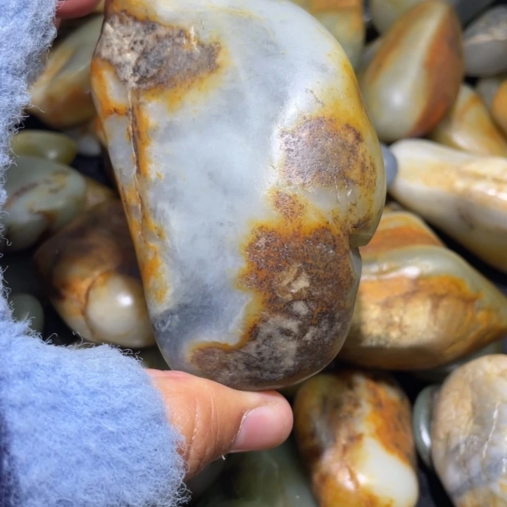 和田玉未镶嵌把件