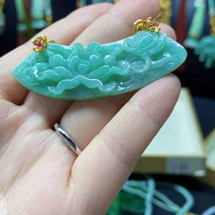翡翠未镶嵌颈饰吊坠