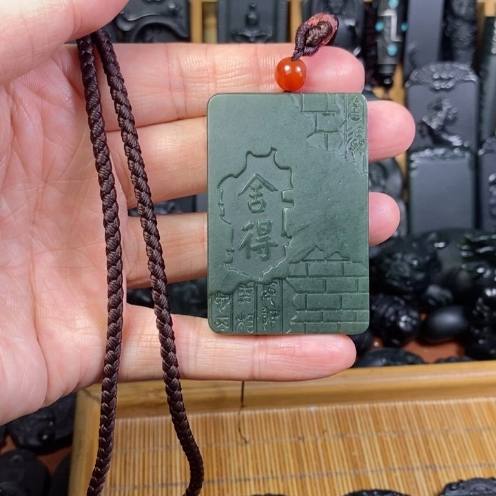 颈饰未镶嵌和田玉（青玉）