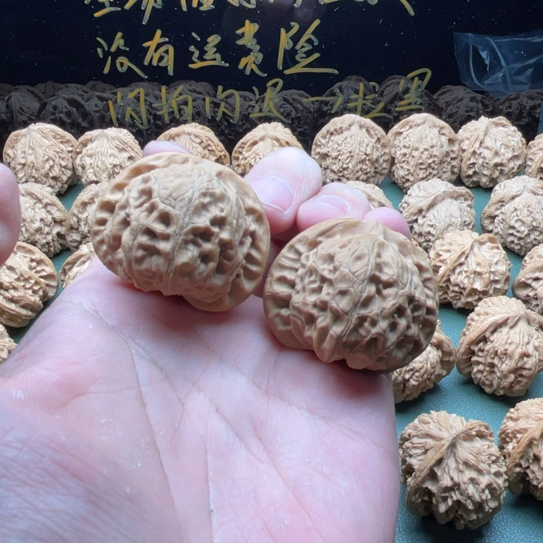 核桃把件赵*40全品宫灯