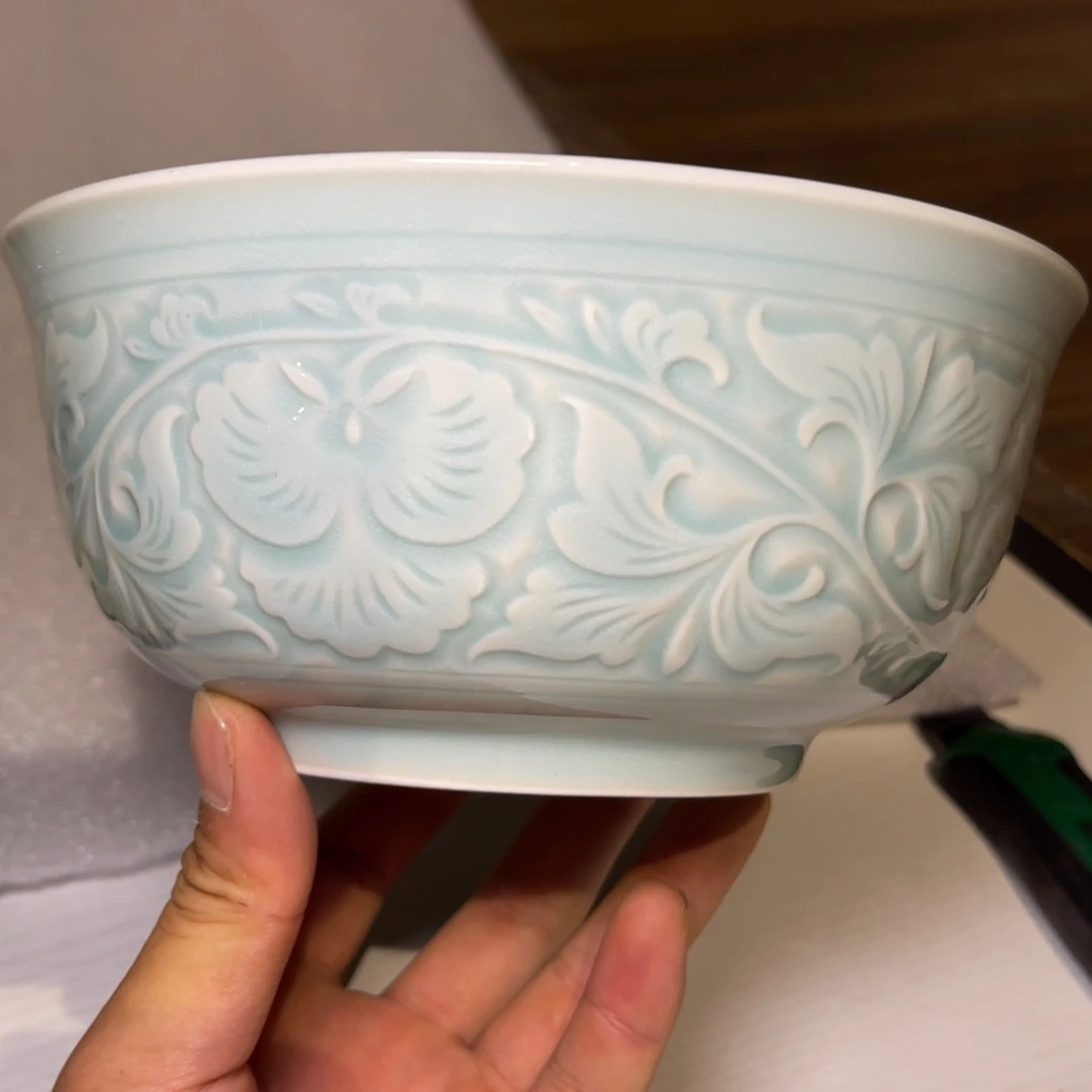 微瑕天青色 7 英寸牡丹碗 1 只